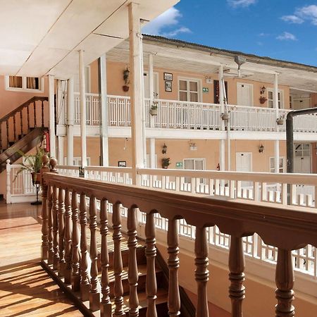 Hotel Europa Алауси Экстерьер фото