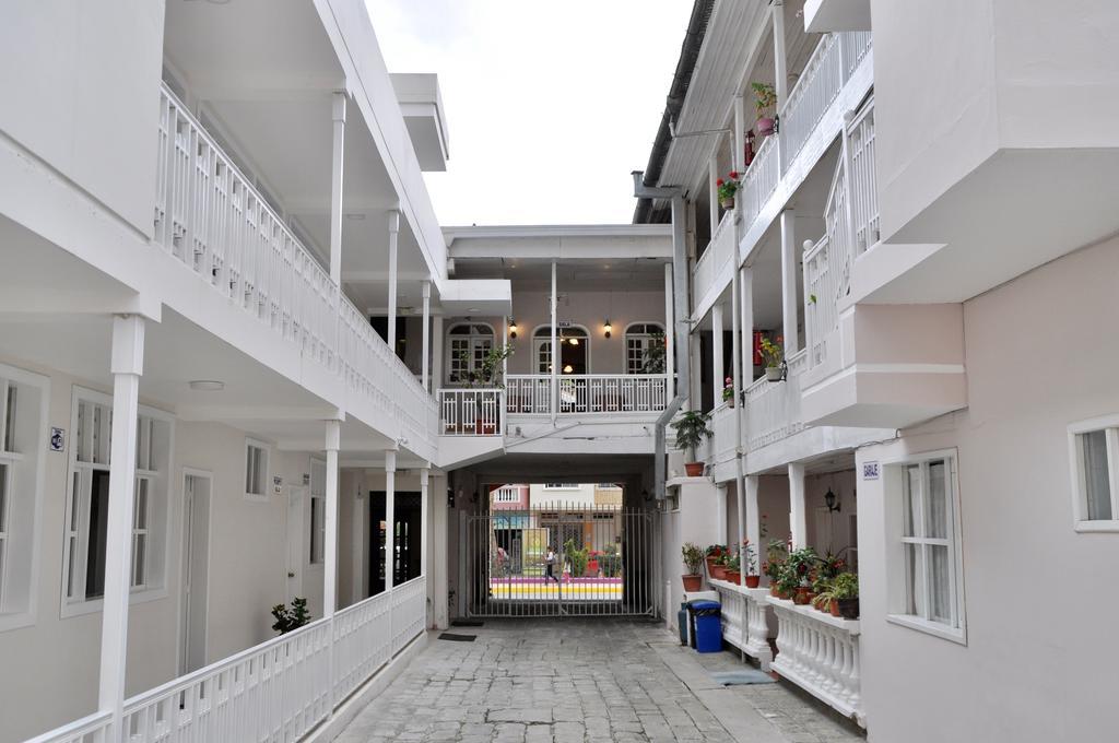 Hotel Europa Алауси Экстерьер фото