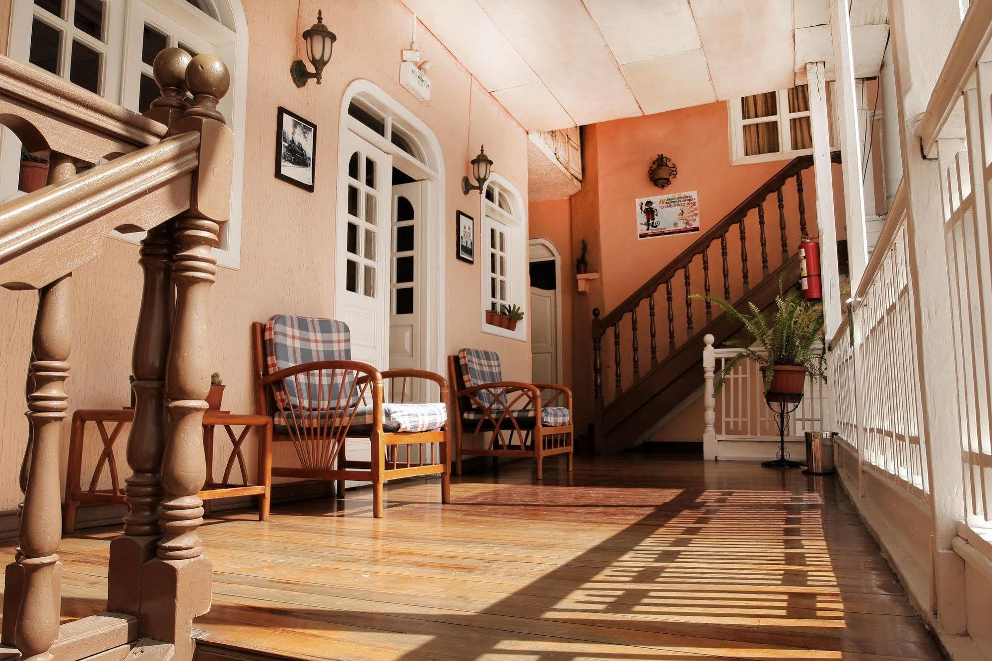 Hotel Europa Алауси Экстерьер фото