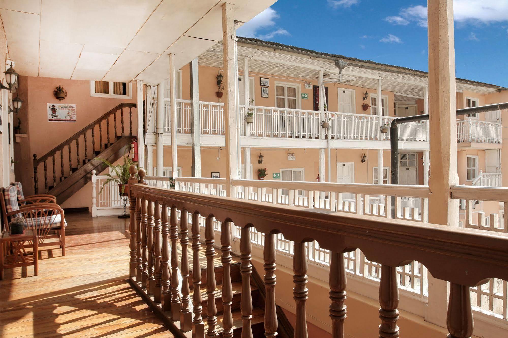Hotel Europa Алауси Экстерьер фото